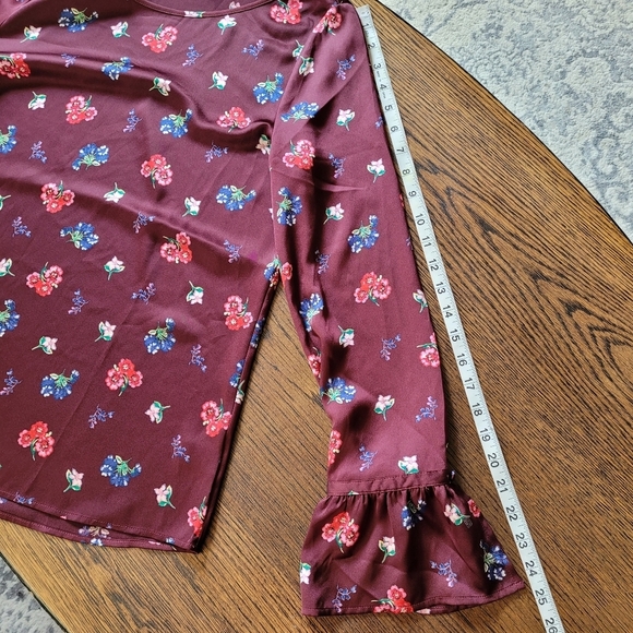 Express Maroon Floral Bell Sleeve Blouse Size Women's Medium - Picture 9 of 11